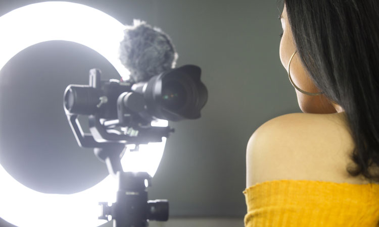 Ring Light and Mic for Virtual Speeches